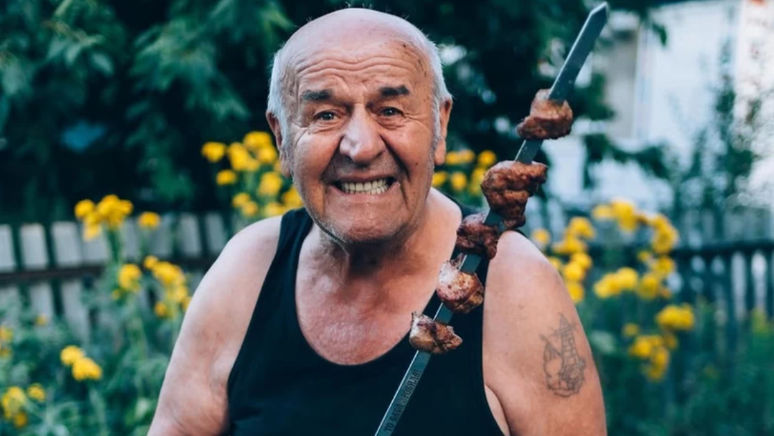 «Некому было вынести венки»: как прошли похороны Деда Толи