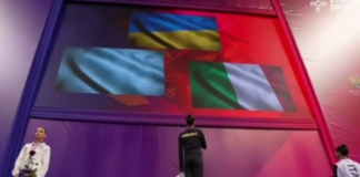 Гимнастка из РФ стояла спиной к флагам во время исполнения гимна Украины (видео)