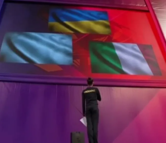 Гимнастка из РФ стояла спиной к флагам во время исполнения гимна Украины (видео)