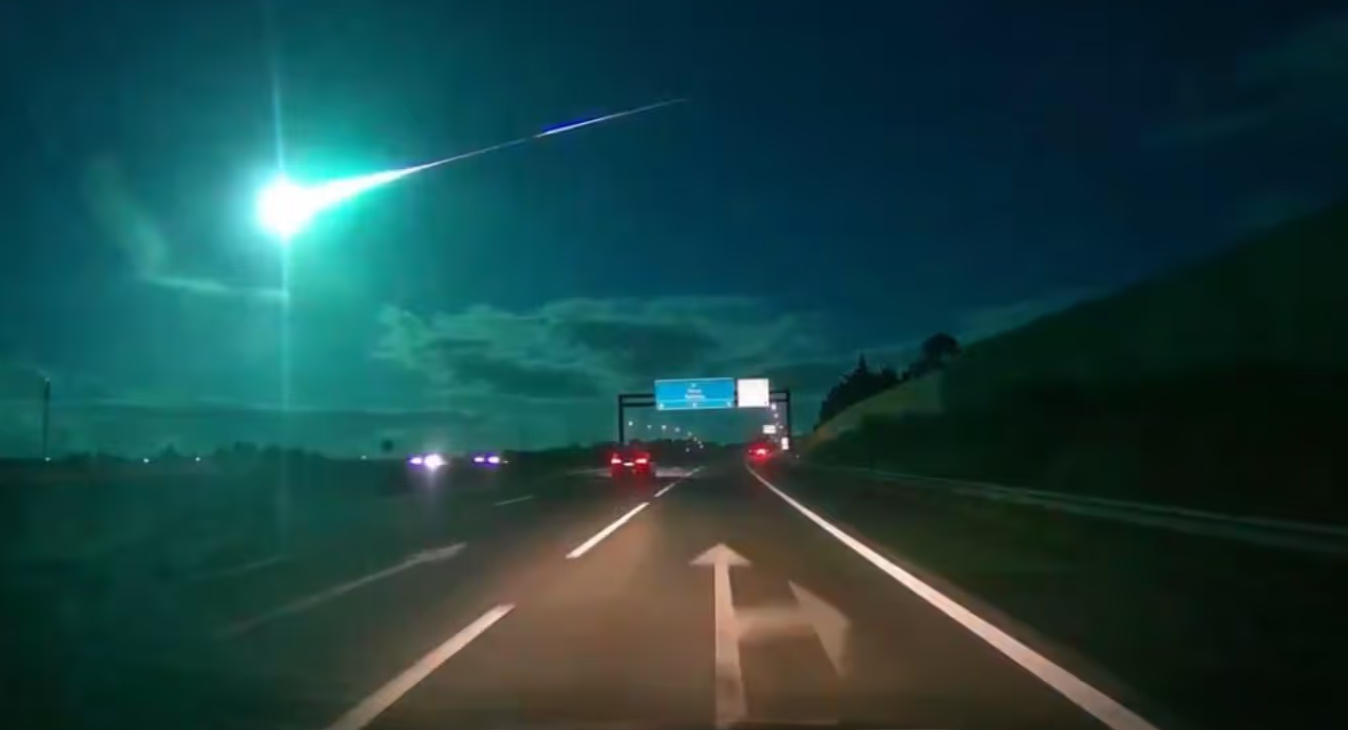 В Германии обломки метеорита упали на жилые дома: что известно (видео)