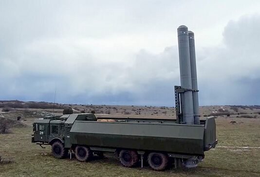 ГУР показало удар по колонне пусковых установок для «Циркон» в Крыму: как горели «Бастионы» (видео)