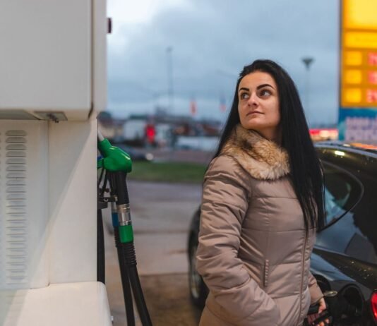 Топливо бьет рекорды: сколько украинцы будут платить за литр в Германии