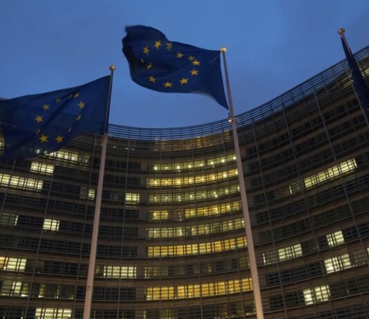 Украину могут подвинуть во вступлении в ЕС из-за новых кандидатов, — Politico