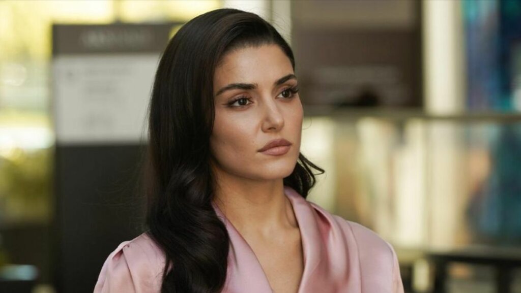 Арест звезды сериала «Постучись в мою дверь: Ханде Эрчел задержали прямо в аэропорту (фото)