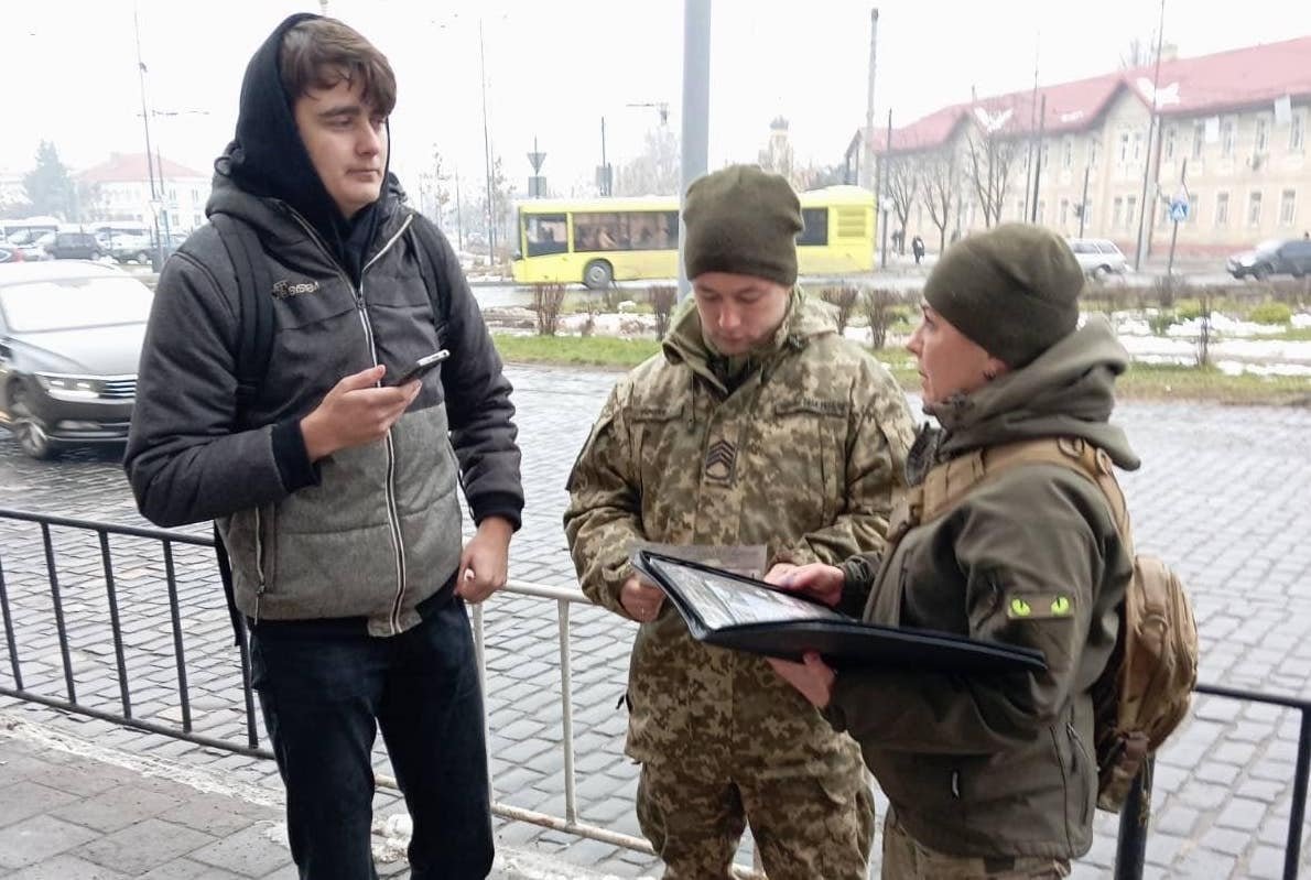 В Виннице создали мобильные группы оповещения: ОСМД и ТЦК будут вручать повестки в квартирах