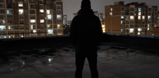 Секунды к роковому шагу: в Одессе предотвратили трагедию в многоэтажке, — ВИДЕО