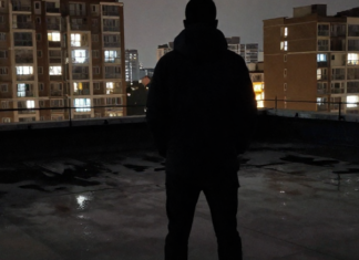 Секунды к роковому шагу: в Одессе предотвратили трагедию в многоэтажке, — ВИДЕО