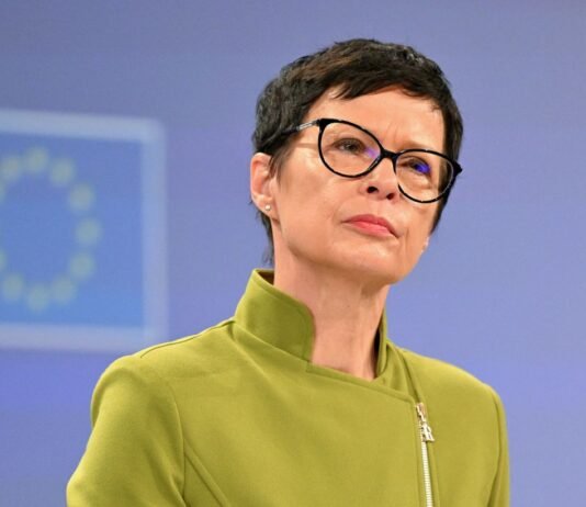 В Еврокомиссии назвали два условия для вступления Украины в ЕС