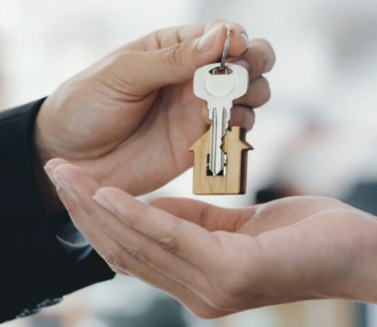 Заставят платить за соседей за границей: Попенко указал на огромную дыру в новом законе о ЖКХ