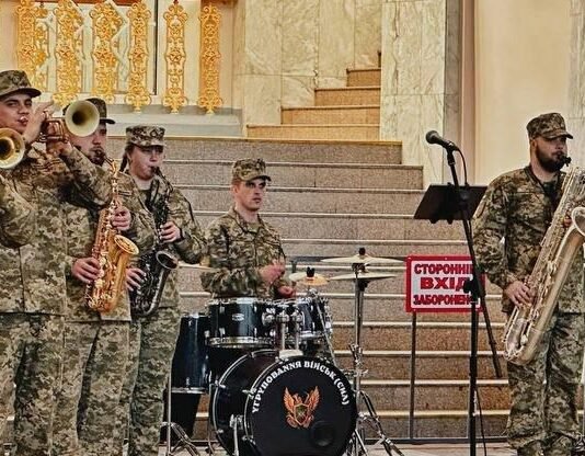 Сюрприз для пассажиров: на вокзале Одессы выступил военный оркестр, – ФОТО