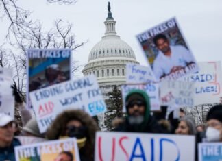 В США вспыхнула новая волна протестов под лозунгом «Без королей»