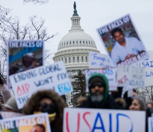 В США вспыхнула новая волна протестов под лозунгом «Без королей»