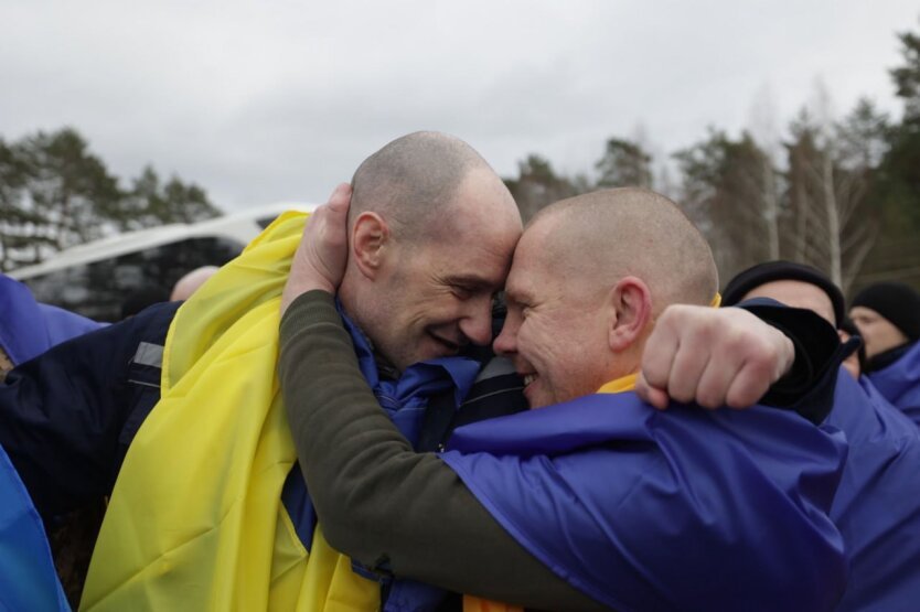 Украина и Россия обменяли пленных: кого вернули домой