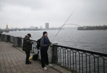 Синоптики дали прогноз погоды на завтра: кому понадобятся зонтики и теплая одежда