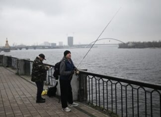 Синоптики дали прогноз погоды на завтра: кому понадобятся зонтики и теплая одежда