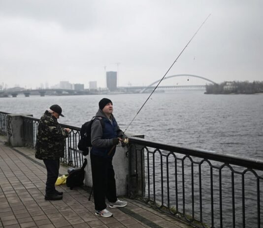 Синоптики дали прогноз погоды на завтра: кому понадобятся зонтики и теплая одежда