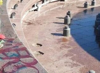 В Одессе вандалы изуродовали самый большой фонтан города, — ФОТО