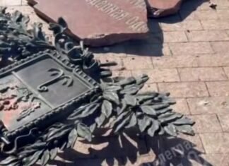 В Одессе неизвестные повредили Александровскую колонну, — ВИДЕО