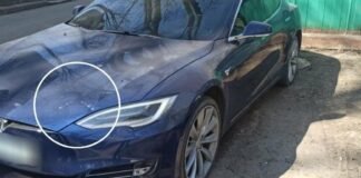 Одессит разбил капот чужого автомобиля камнями: детали