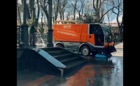 В городском совете показали, как «отмывают» Одессу после зимы, — ВИДЕО