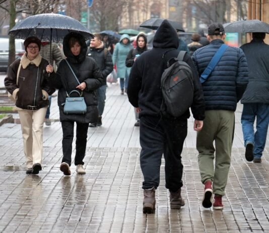 Весна на паузе: чего ждать от погоды сегодня и где понадобятся зонтики