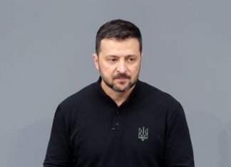 Минута молчания обязательна для всех: Зеленский подписал закон