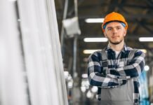 Рынок труда в Польше: где украинцам теперь легче найти работу, а где есть угроза увольнения