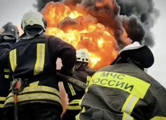 В российском Саратове вторые сутки горит НПЗ после удара дронов