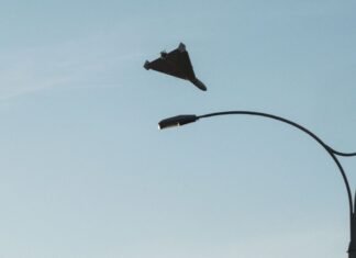 Россияне дроном попали в автобусную остановку в Одесской области: ранены два человека