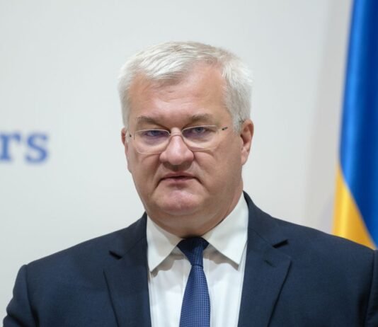 «Государственный бандитизм»: МИД угрожает Венгрии санкциями, та говорит — инкассаторов депортируют