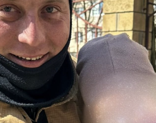 В Одессе 2-летний ребенок упал в открытый люк, — ФОТО