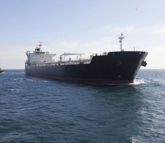 Иран шантажирует Европу: КСИР откроет проход через Ормузский пролив, но есть жесткое условие