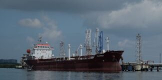 Индия направила военные корабли для защиты своих танкеров в Ормузском проливе, — Bloomberg