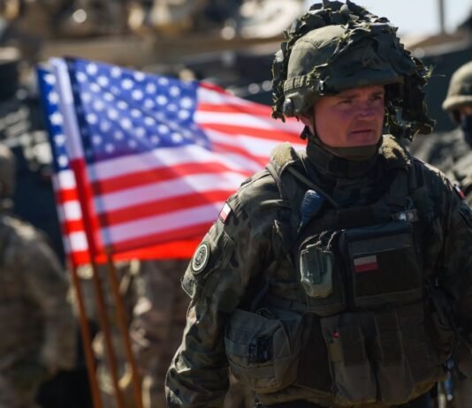 США срочно перебрасывают тысячи военных на Ближний Восток, — Reuters