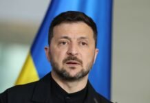 «У меня есть iPad»: Зеленский показал, как в режиме онлайн наблюдает за атаками РФ