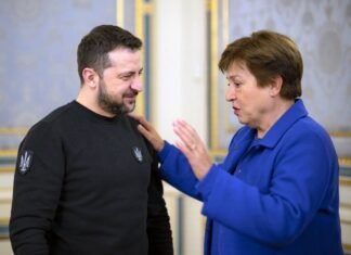 МВФ обошел Орбана? У Украины достаточно денег, чтобы продержаться до мая, — Politico