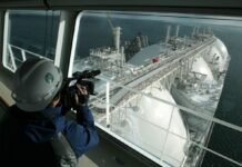 ЕС предупредил об экологической угрозе из-за российского танкера в Средиземном море