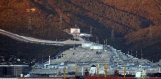 Крупнейший черноморский порт РФ работает с ограничениями после атак Украины, — Bloomberg