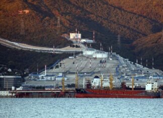 Крупнейший черноморский порт РФ работает с ограничениями после атак Украины, — Bloomberg