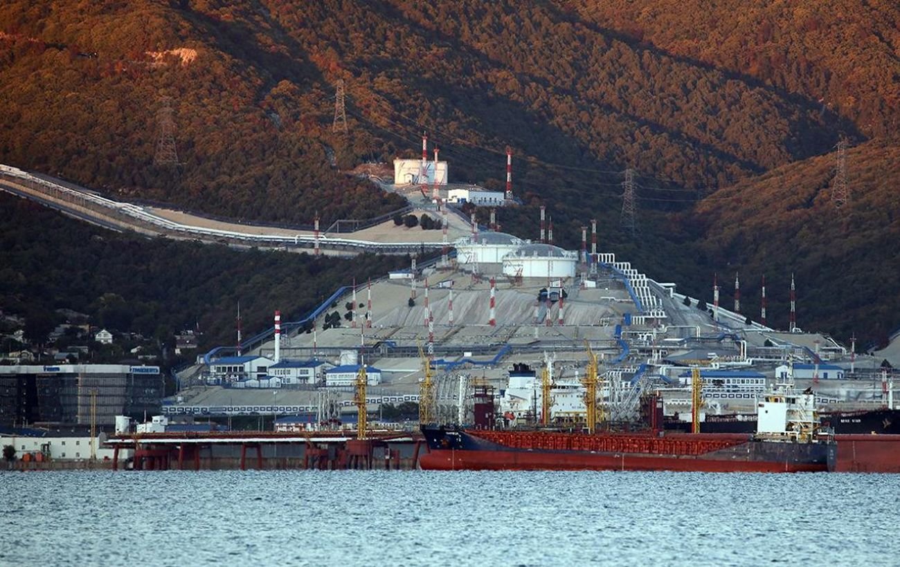 Крупнейший черноморский порт РФ работает с ограничениями после атак Украины, — Bloomberg