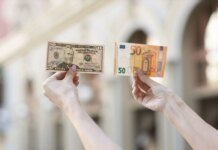 Курс валют на 17 апреля: гривна снова просела