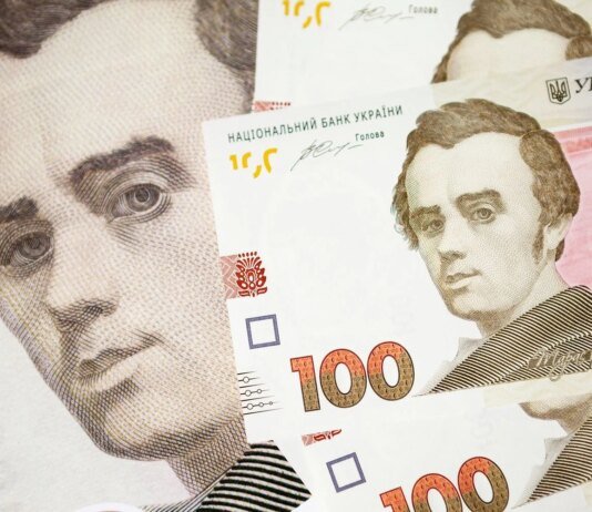 Украинцам начали выплачивать 1500 грн — кто может получить и когда