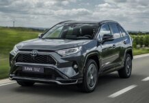 В марте украинцы купили почти 6 тысяч новых авто — лидирует Toyota RAV4