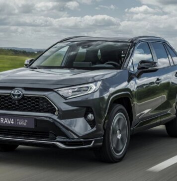 В марте украинцы купили почти 6 тысяч новых авто — лидирует Toyota RAV4