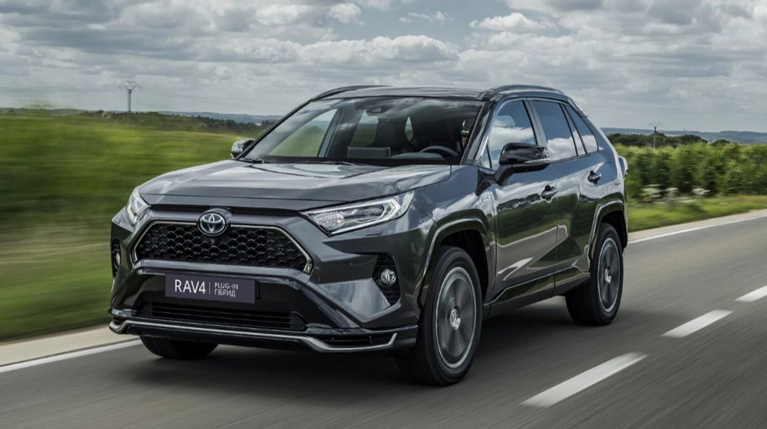 В марте украинцы купили почти 6 тысяч новых авто — лидирует Toyota RAV4