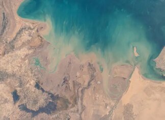 ОАЭ остановили работу своего крупнейшего газового завода после атаки Ирана