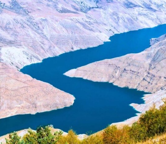 На глубине под Землей обнаружен гигантский резервуар воды, который в три раза больше всех океанов