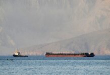 Трафик через Ормузский пролив вырос до максимума за несколько недель — Bloomberg