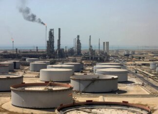 Саудовская Аравия потеряла более 600 тыс. баррелей нефти в сутки из-за атак, еще 700 тыс. ограничено трубопроводом