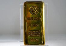 Золото стабилизировалось около $4765 на фоне ожиданий перемирия с Ираном